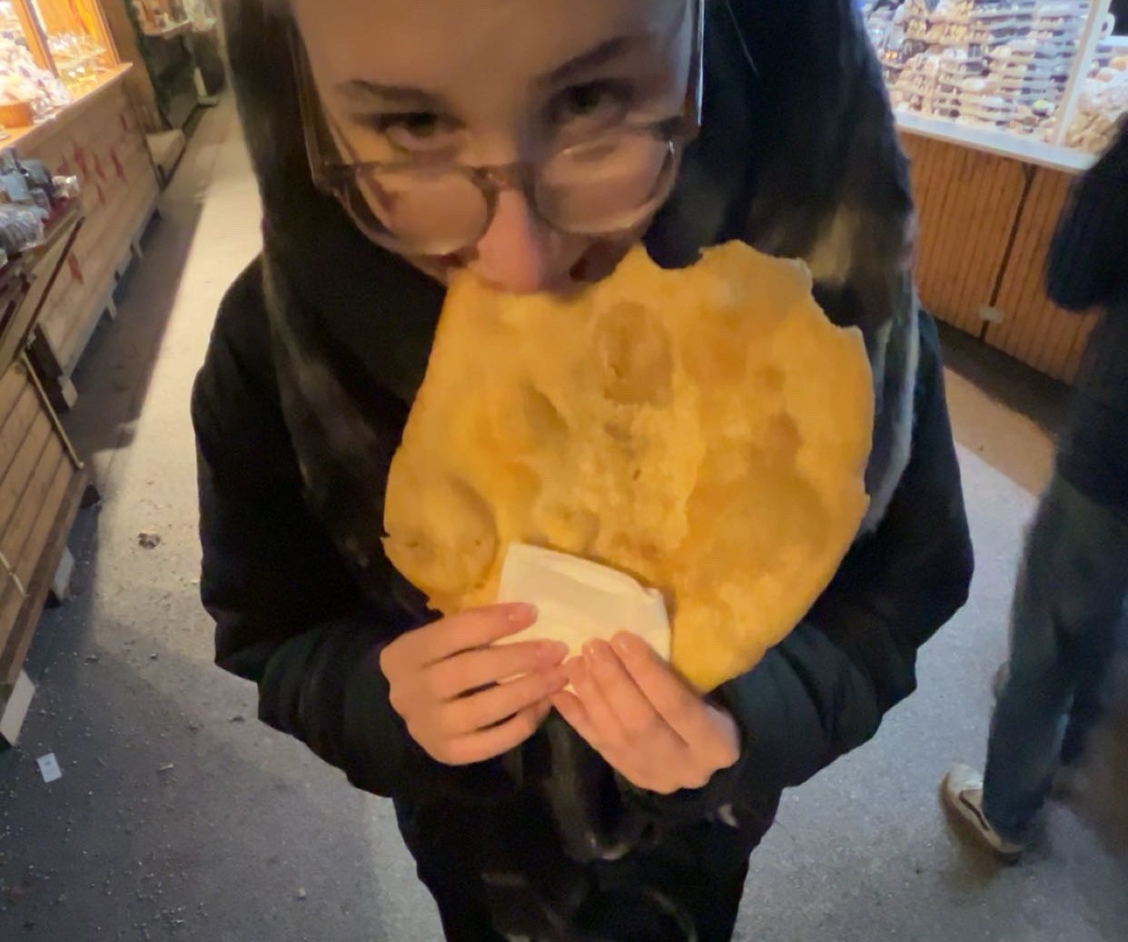 Ich beim Langos essen